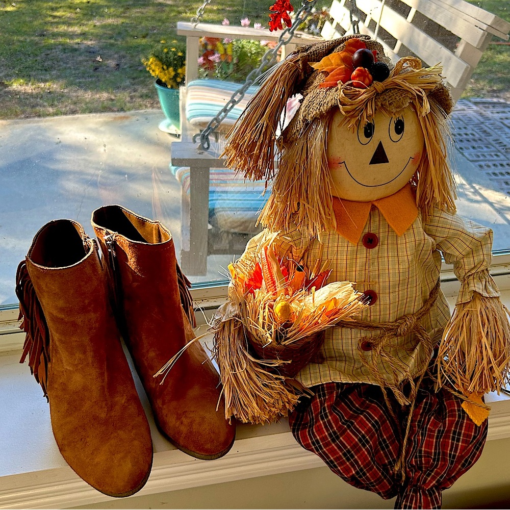 Size 7.5 Vince Camuto Fringed Booties